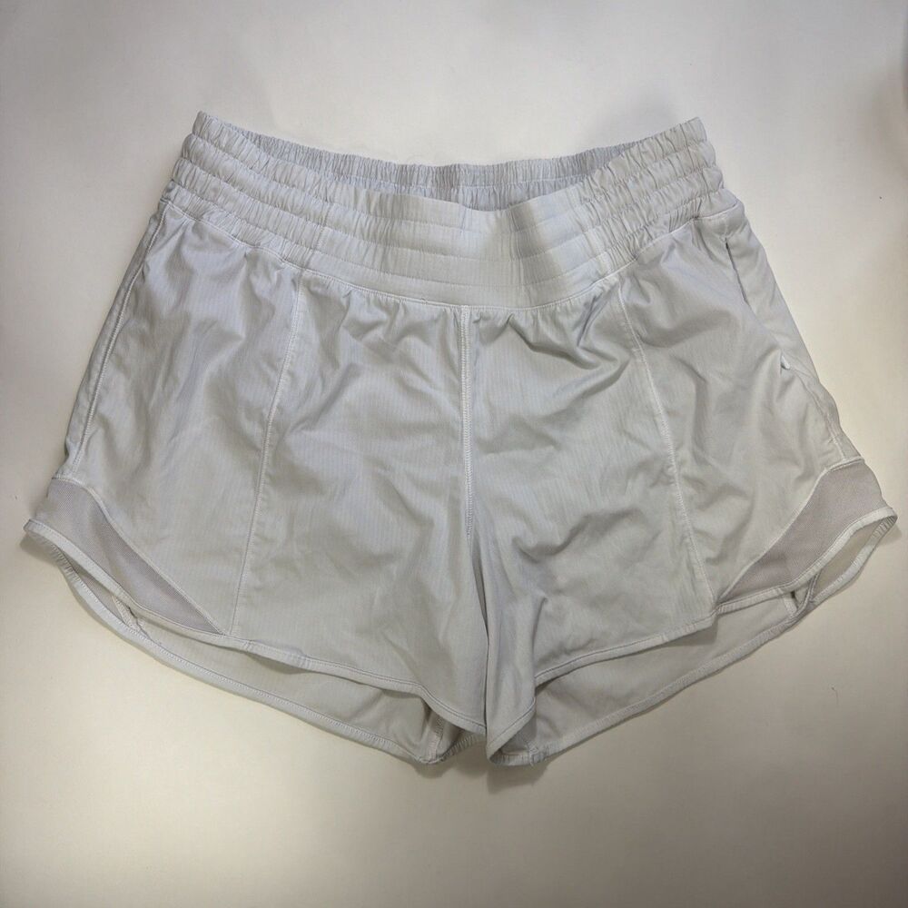 Lululemon Women’s High Waisted White Subtle Stripe Pattern Hot Short Size 6 Tall